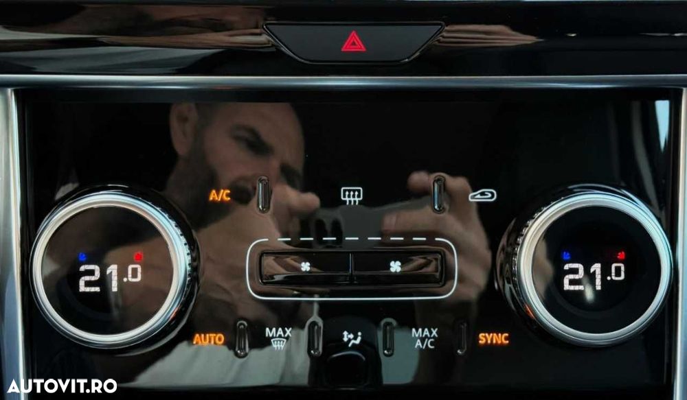 Jaguar XE D200 RWD MHEV R-Dynamic S - 23