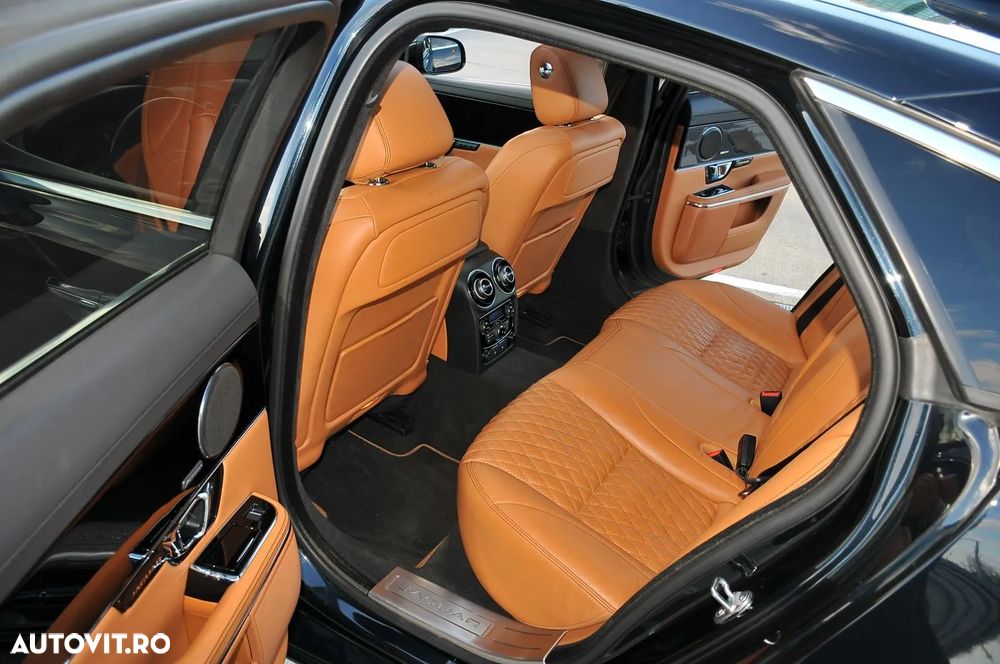 Jaguar XJ 30d LWB Portfolio - 13