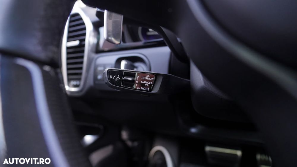 Porsche Cayenne Turbo - 25