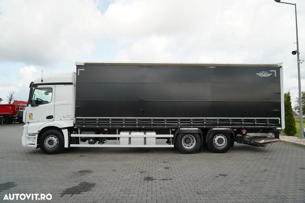 Mercedes-Benz ACTROS 2545 / CORTINĂ  8,8 m / DHOLLANDIA LIFT - 2.000 KG / PODEA REZISTENTĂ / PUNȚ DE DIRECȚIE / EURO 6 - 5