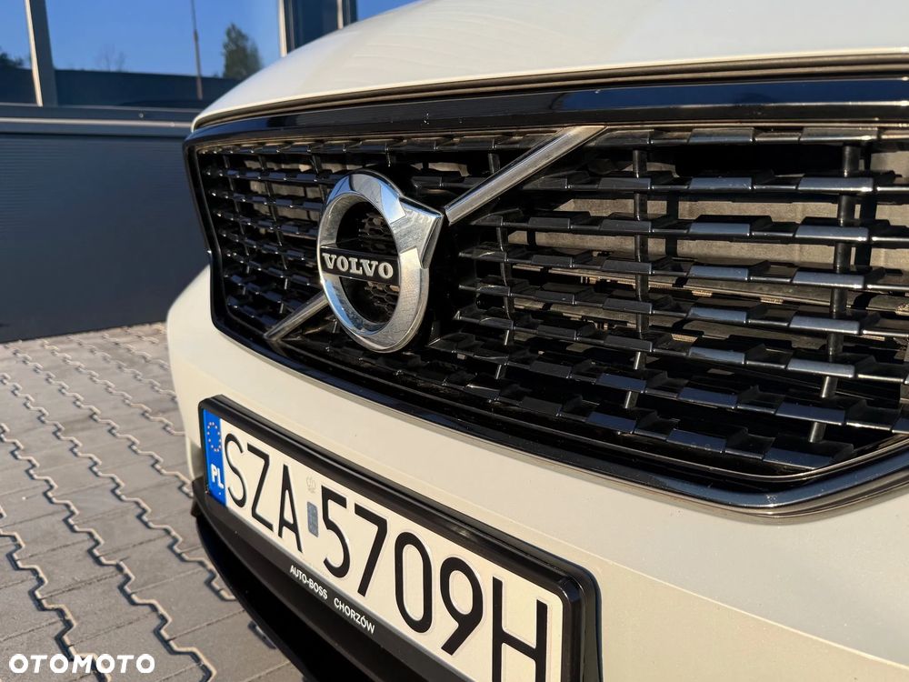 Volvo XC 40 T3 R-Design - 28