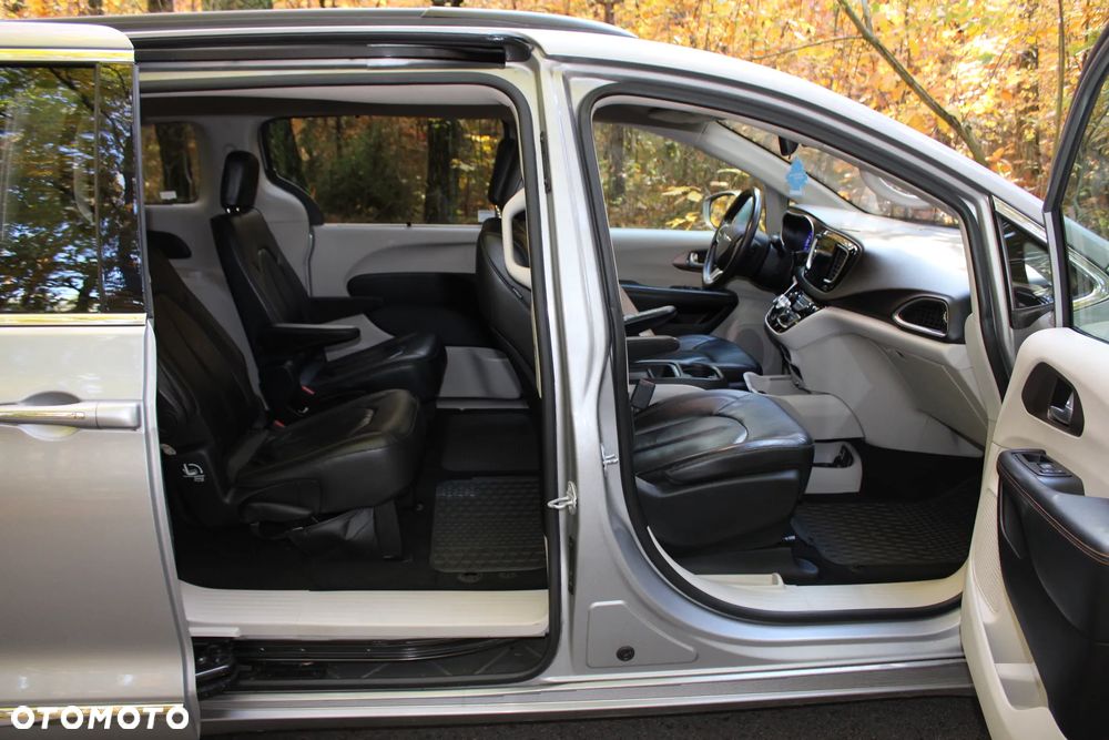 Chrysler Pacifica - 13