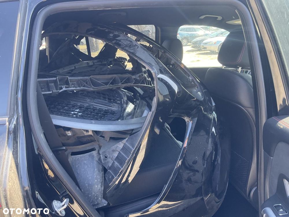 Mercedes-Benz GLB - 10