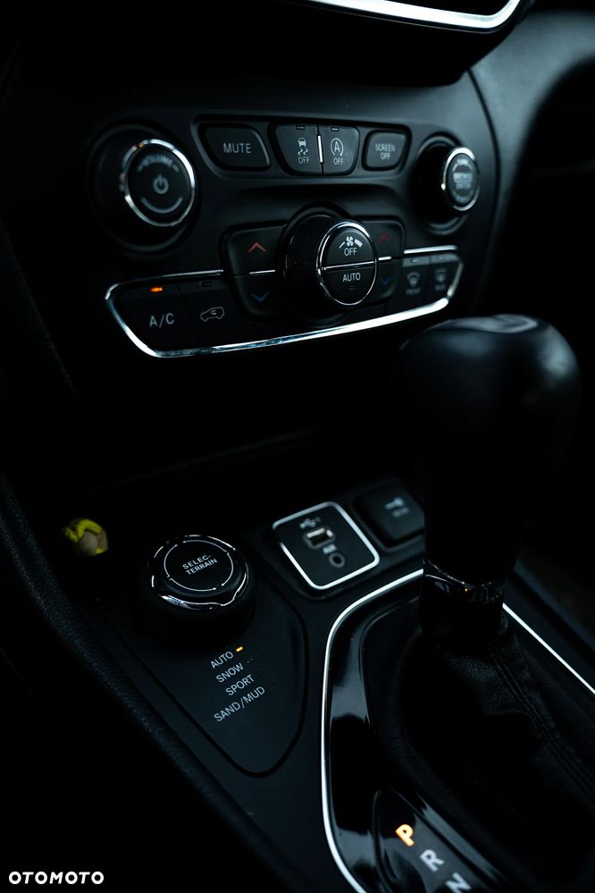 Jeep Cherokee 3.2 V6 Pentastar Active Drive I Automatik Limited - 25