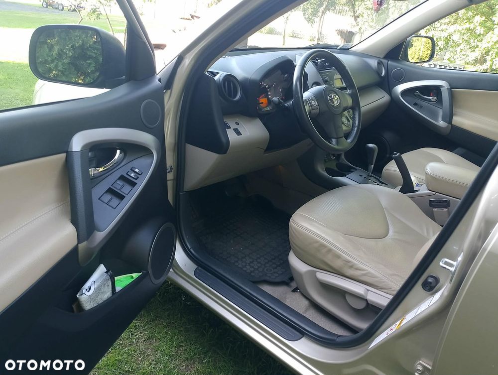 Toyota RAV4 - 7