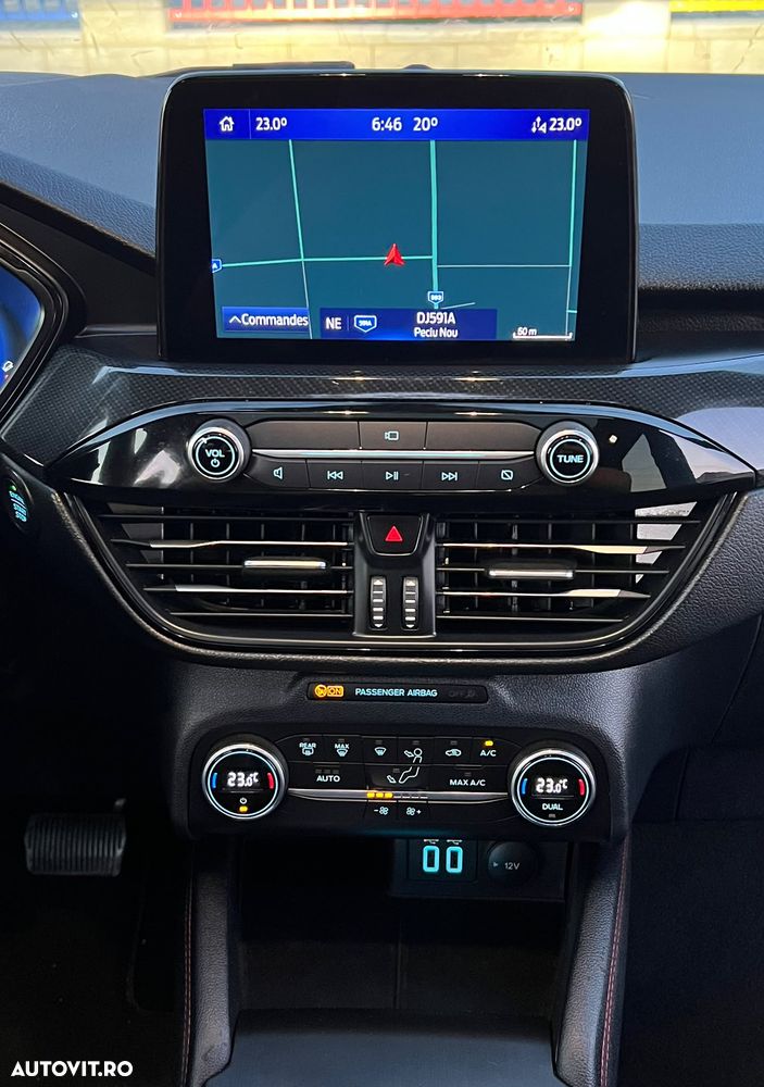 Ford Kuga 2.5 Duratec FHEV ST-LINE - 11