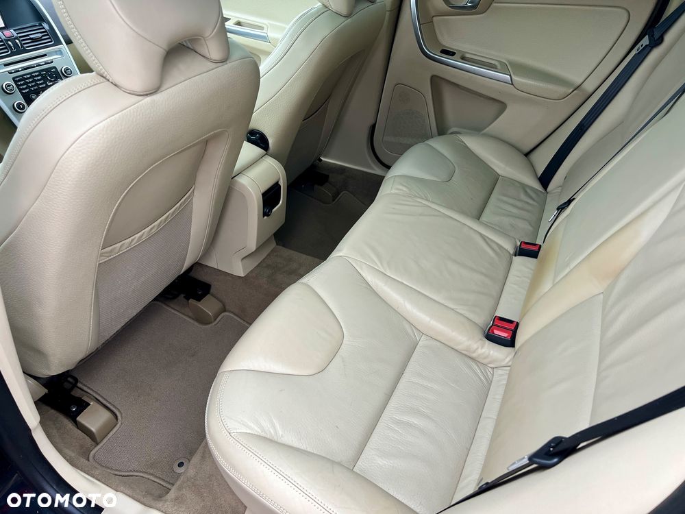 Volvo XC 60 2.4D Momentum - 14