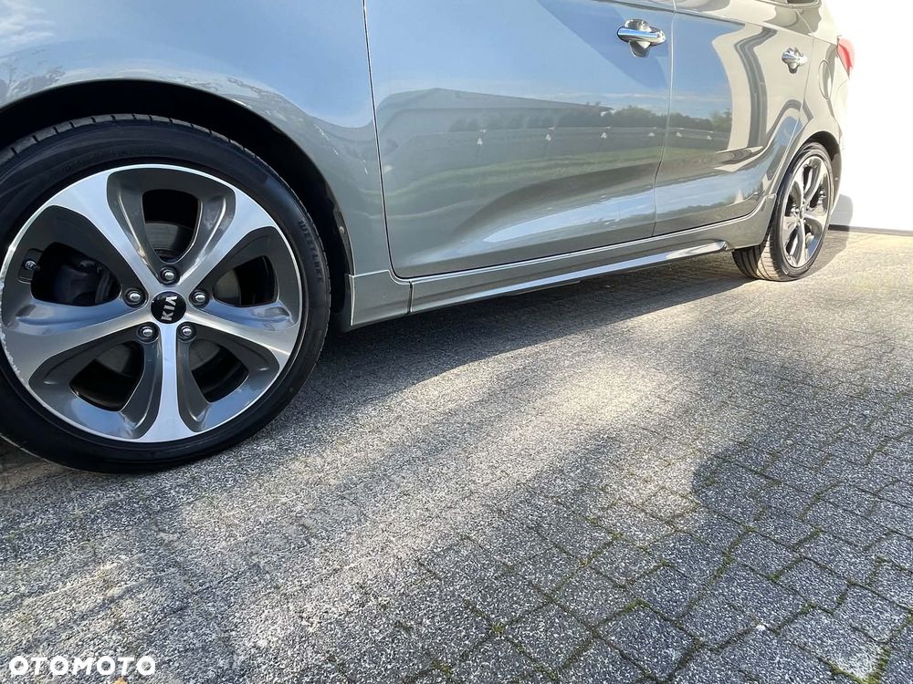 Kia Carens 1.6 GDI Fifa World Cup Edition - 24