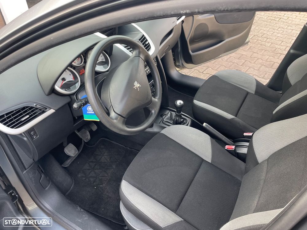 Peugeot 207 1.4 16V Trendy - 28