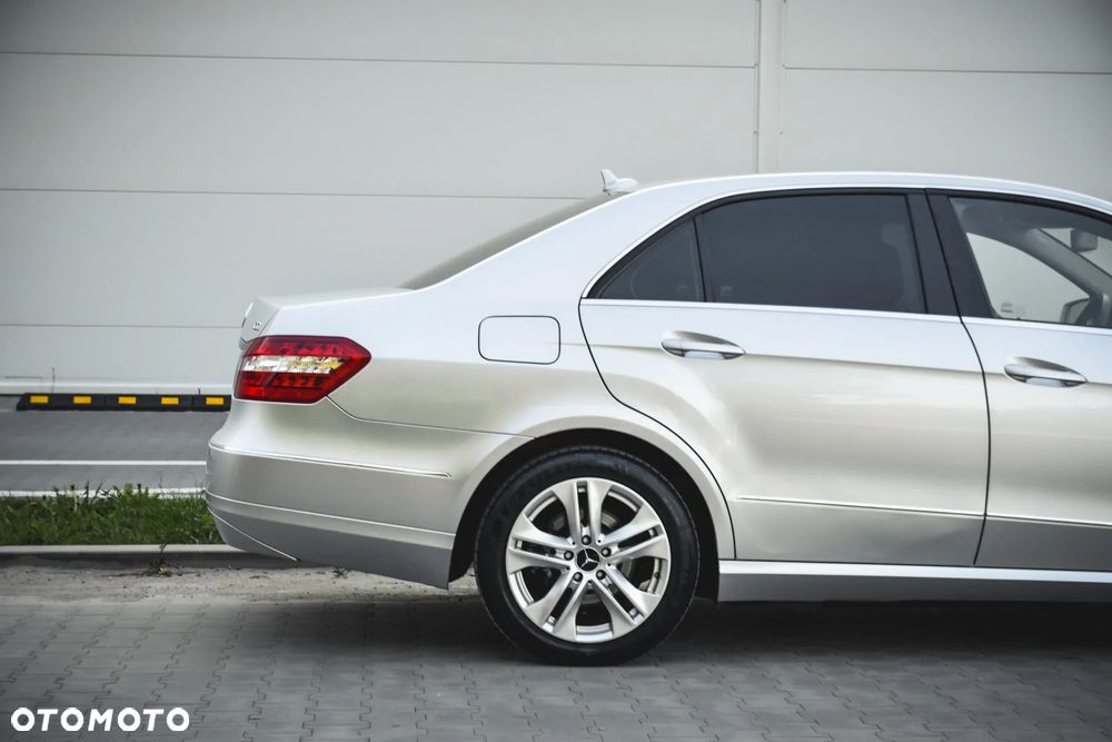 Mercedes-Benz Klasa E 200 CGI BlueEFFICIENCY 7G-TRONIC Avantgarde - 18