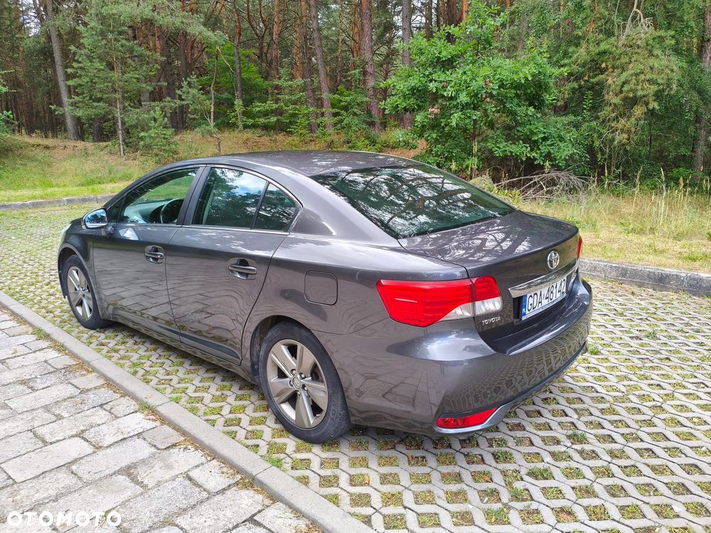 Toyota Avensis 2.0 Premium - 2