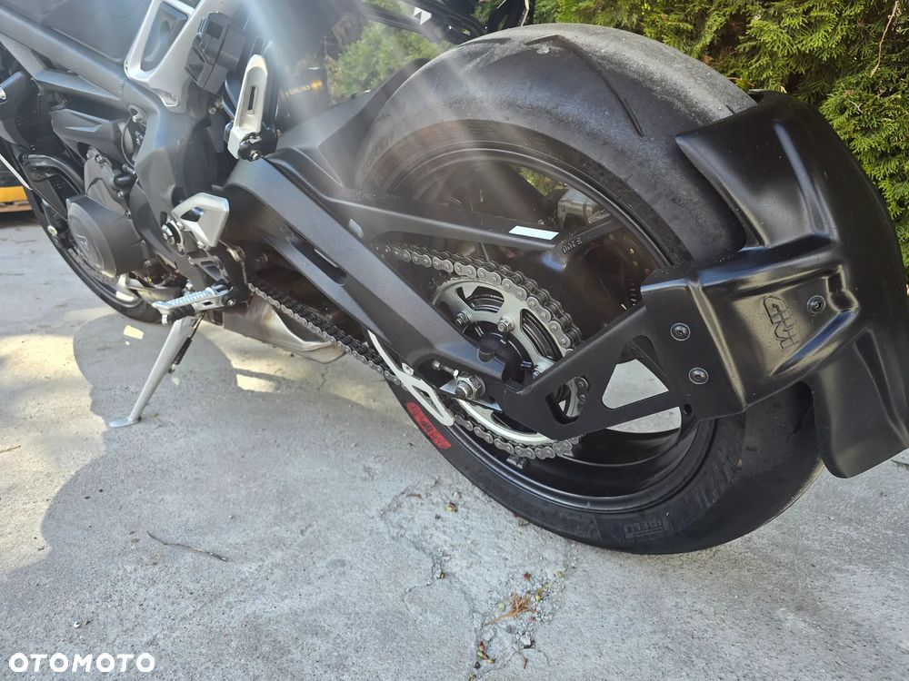 Triumph Street Triple - 13