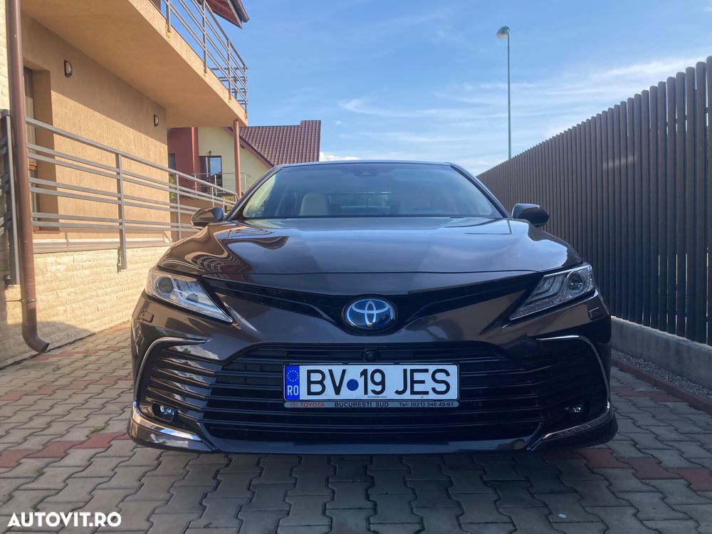 Toyota Camry Luxury - 1