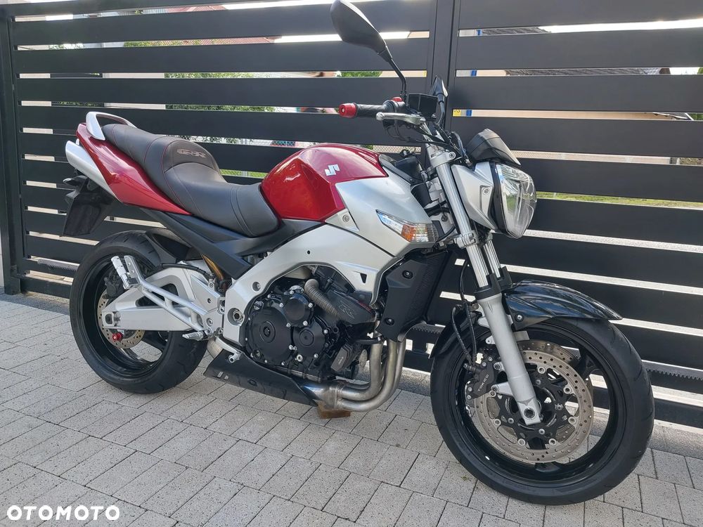 Suzuki GSR - 2