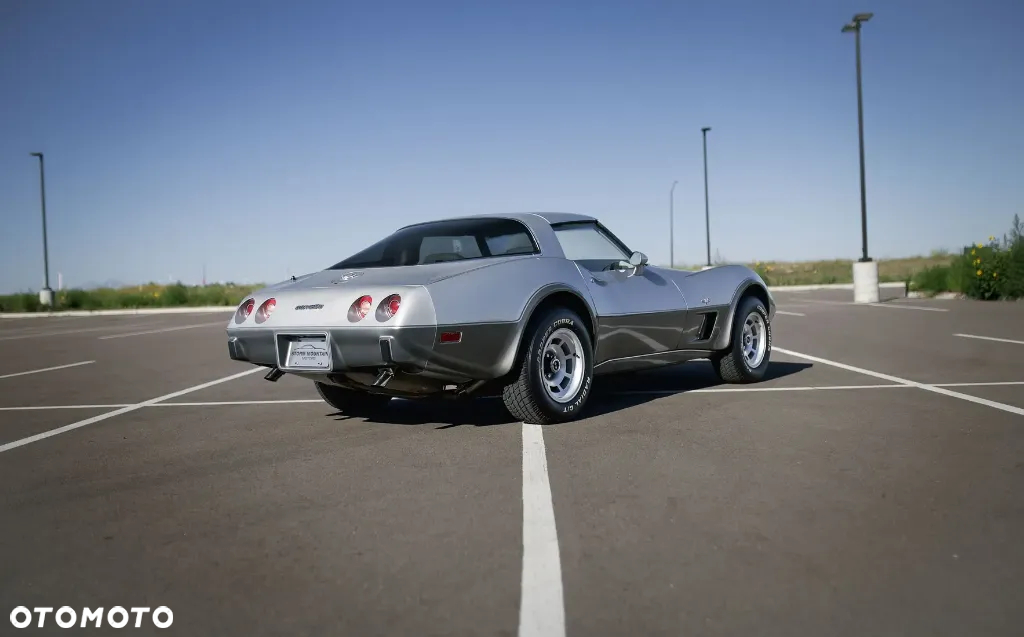 Chevrolet Corvette - 5