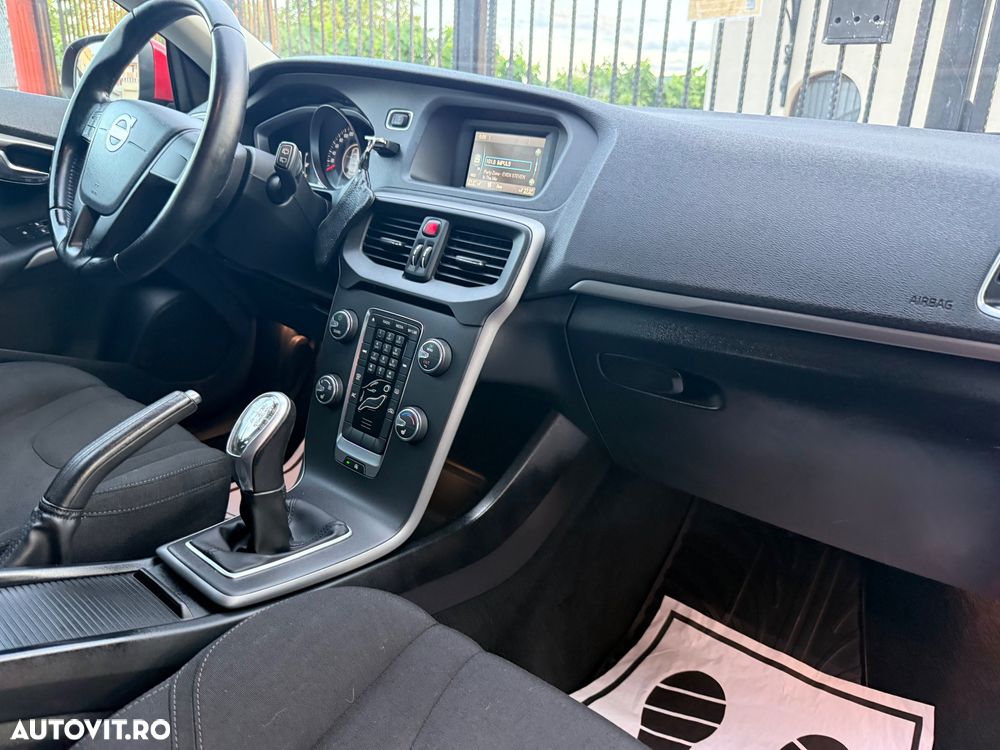 Volvo V40 T2 Momentum - 15