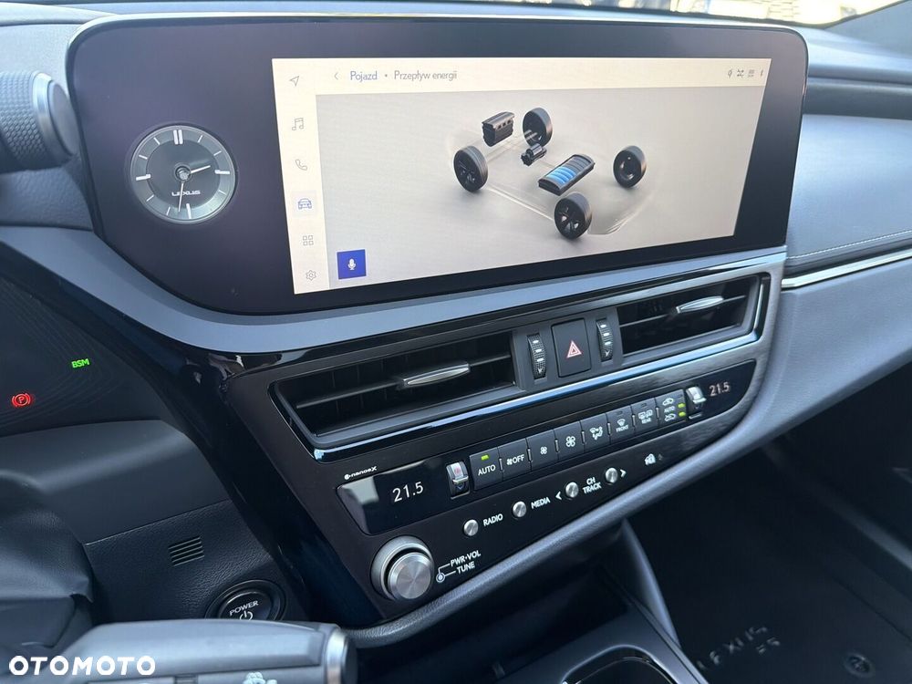 Lexus ES 300h Omotenashi - 17
