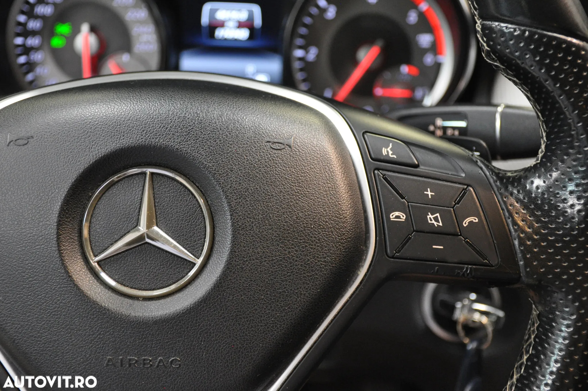 Mercedes-Benz GLA - 14