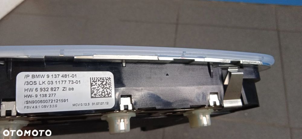 Lampka oświetlenia wnętrza BWM E90 9137481-01 - 3