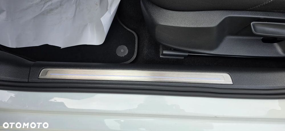 Volkswagen Golf e-Golf - 33