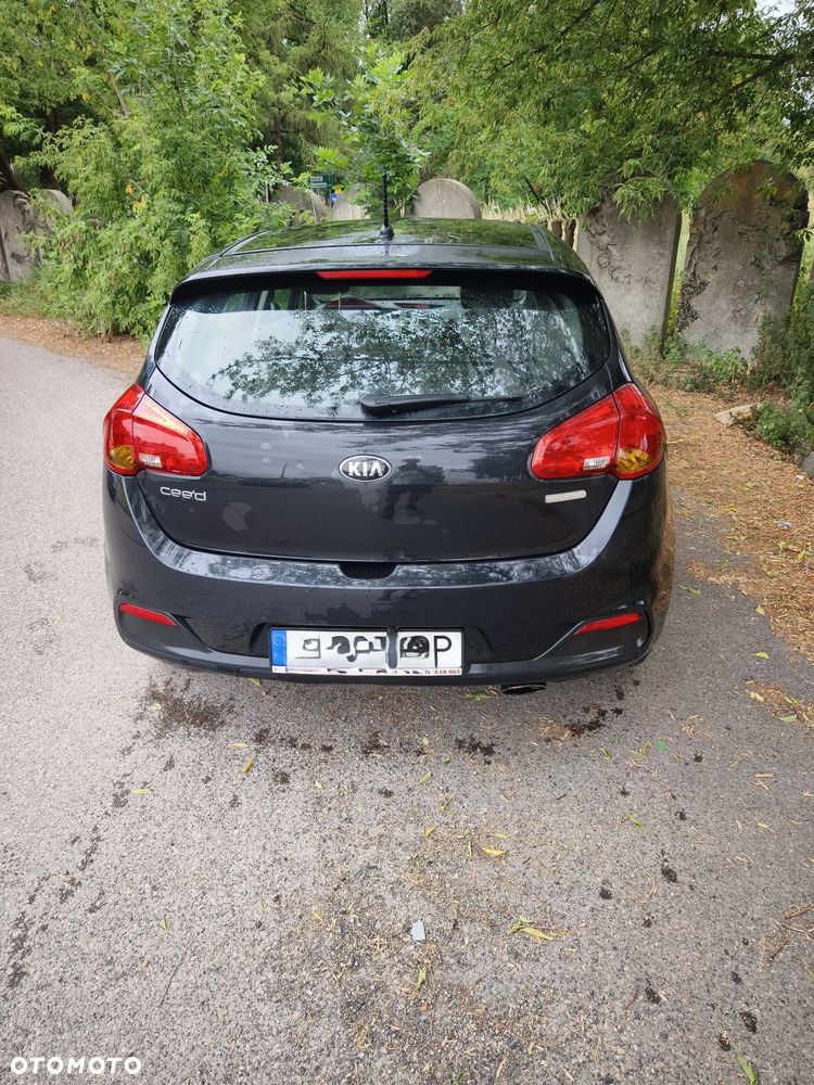 Kia Ceed - 32
