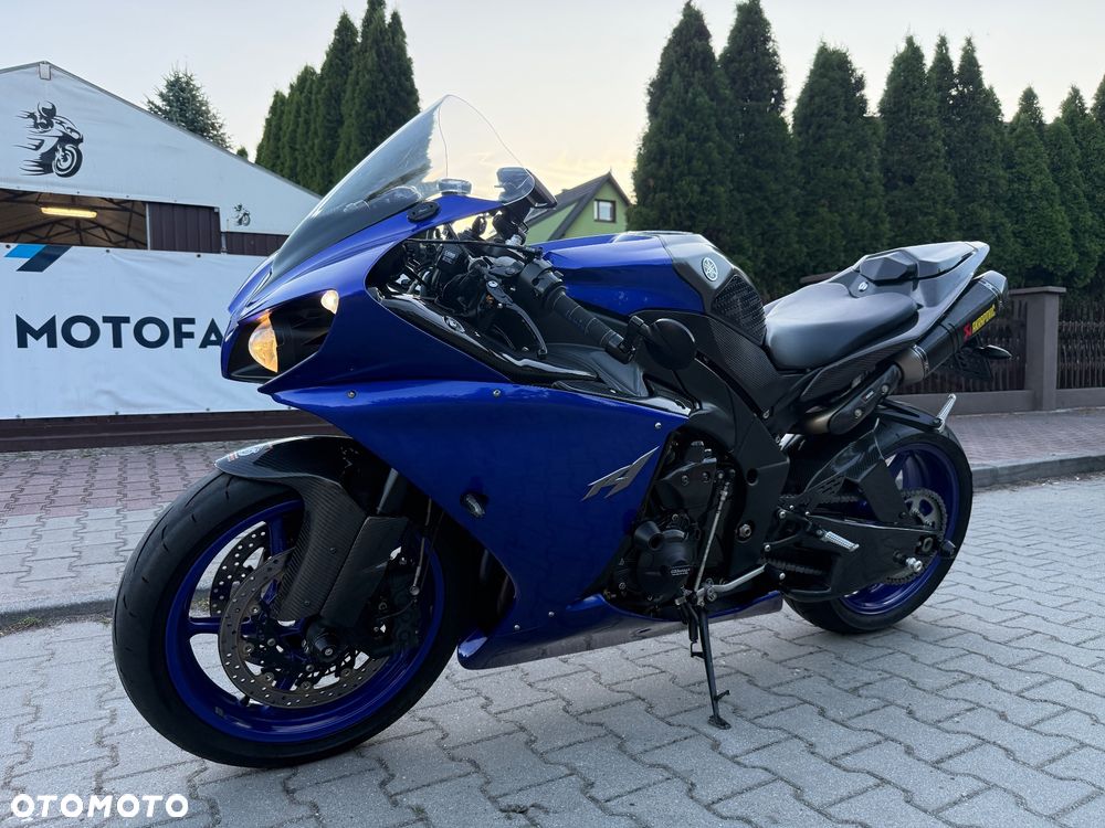 Yamaha R1 - 24