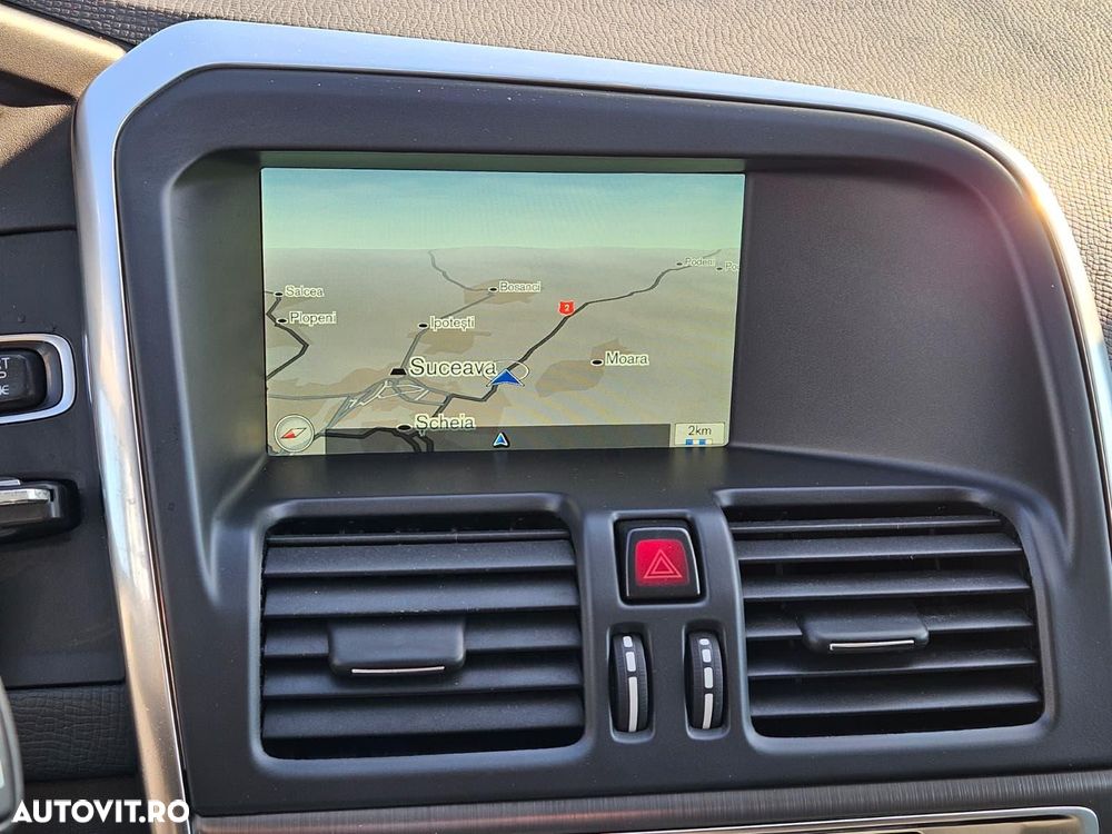 Volvo XC 60 D4 AWD Geartronic Momentum - 12