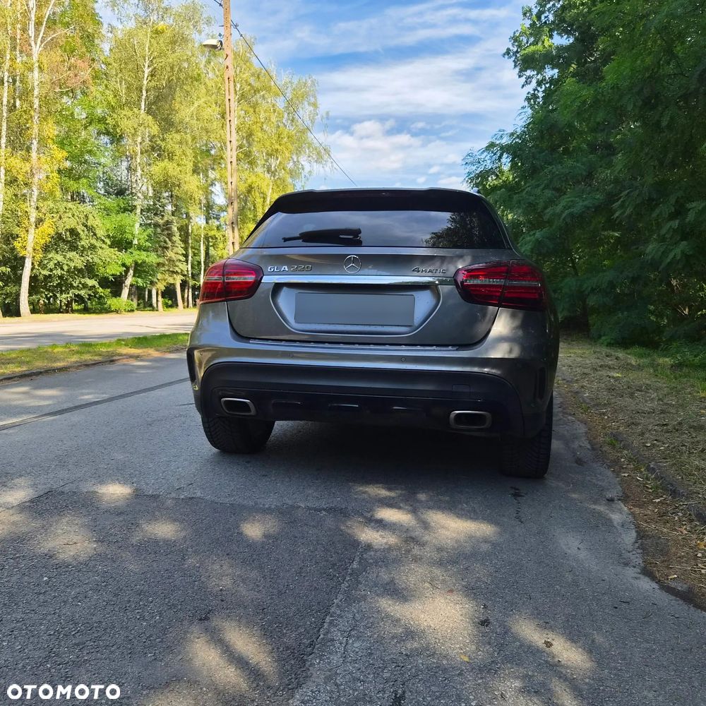 Mercedes-Benz GLA 220 4-Matic - 10