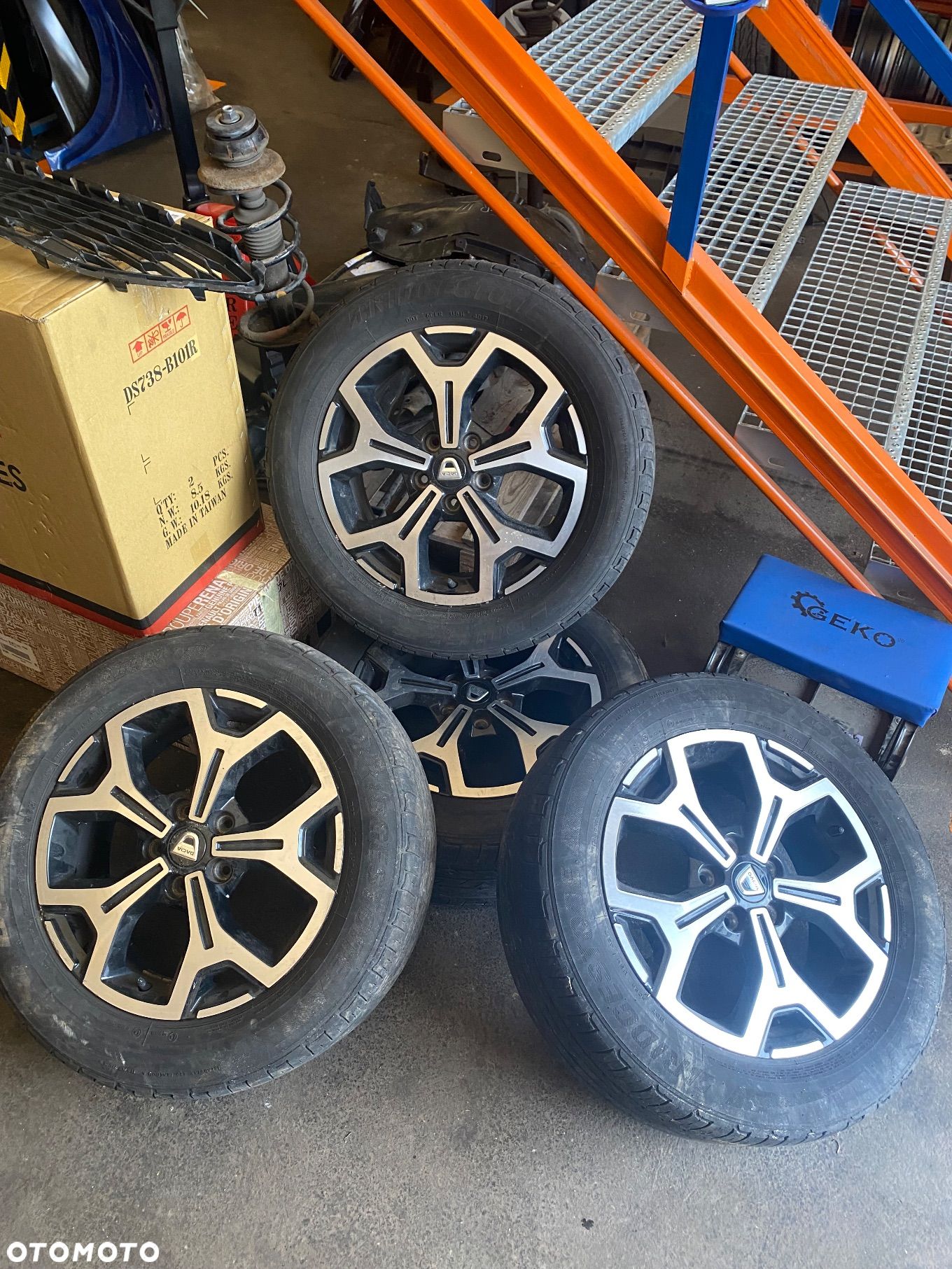 DACIA DUSTER 1 I 2 II 4 x  Oryginalne KOŁA FELGI 17" ALUMINIOWE ALUFELGI Z OPONAMI 6,5J  5x114,3 17” ET50 215/60R17 - 1