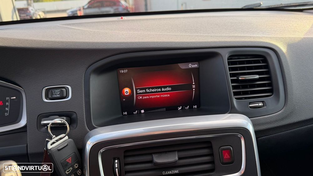 Volvo V60 2.4 D6 Momentum AWD Phev - 33