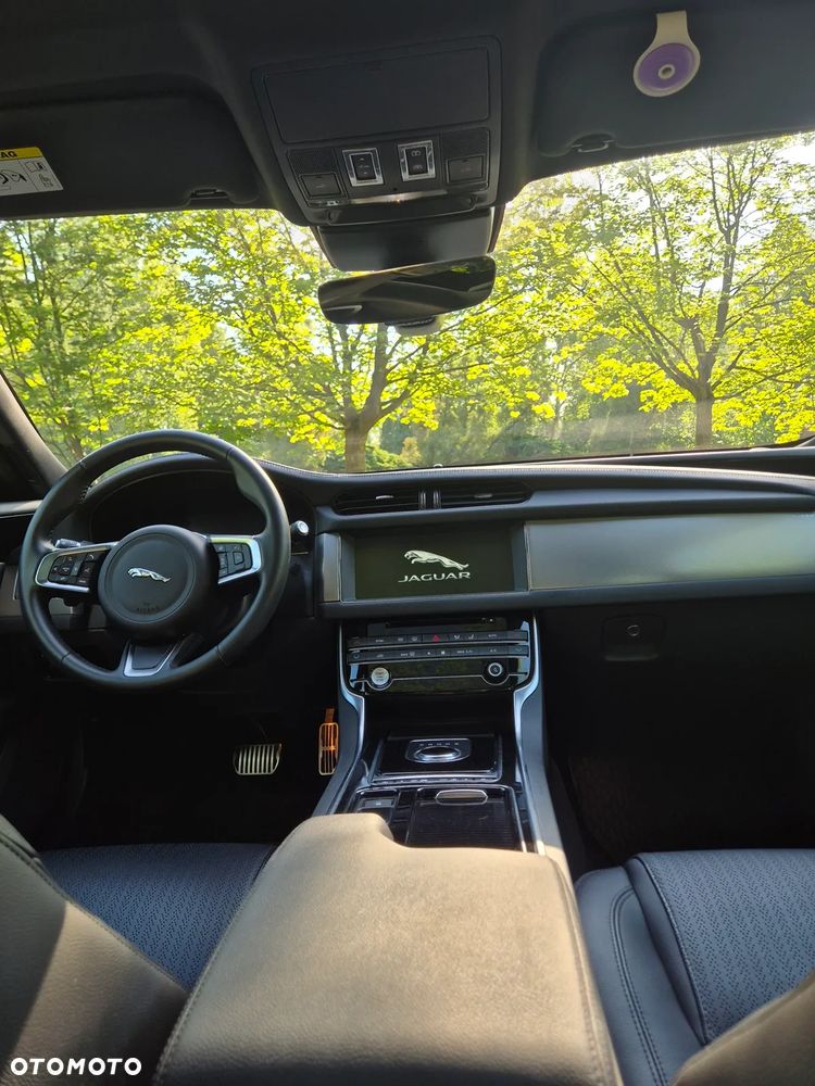 Jaguar XF 2.0 T Prestige - 27