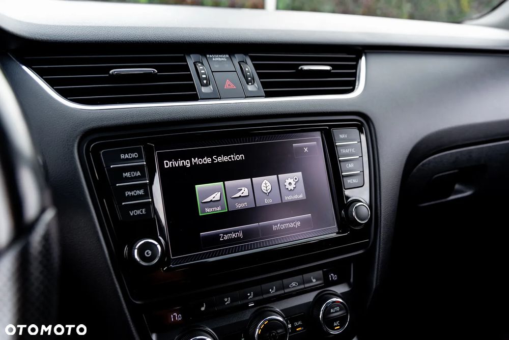 Skoda Octavia 2.0 TDI DSG RS - 40