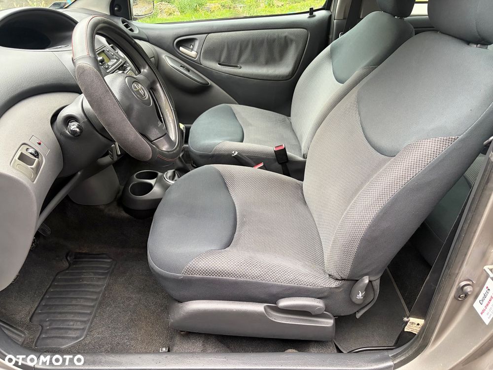 Toyota Yaris 1.0 Terra - 13