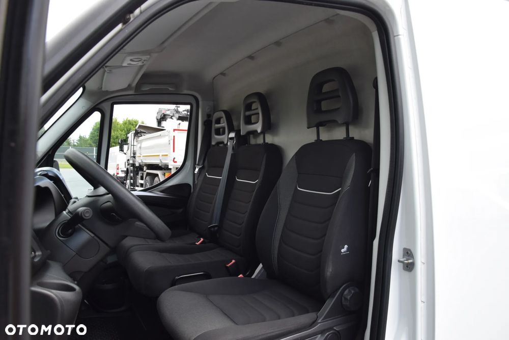 Iveco DAILY 35S12 / 2.3 - 120 KM / DOSTAWCZE / BLASZAK / KLIMA / TEMPOMAT / KLIMA / TRYB CITY / SERWISOWANY / SPROWADZONY Z NIEMIEC - 40