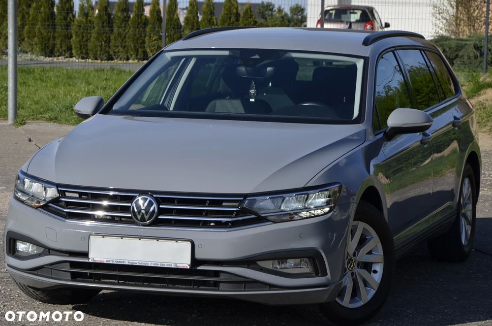 Volkswagen Passat - 1