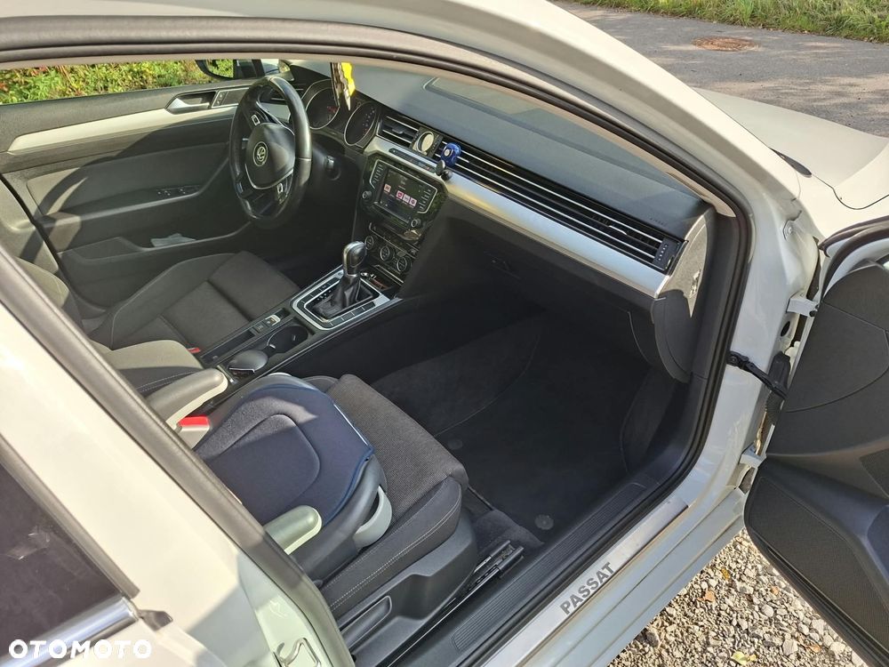 Volkswagen Passat - 8