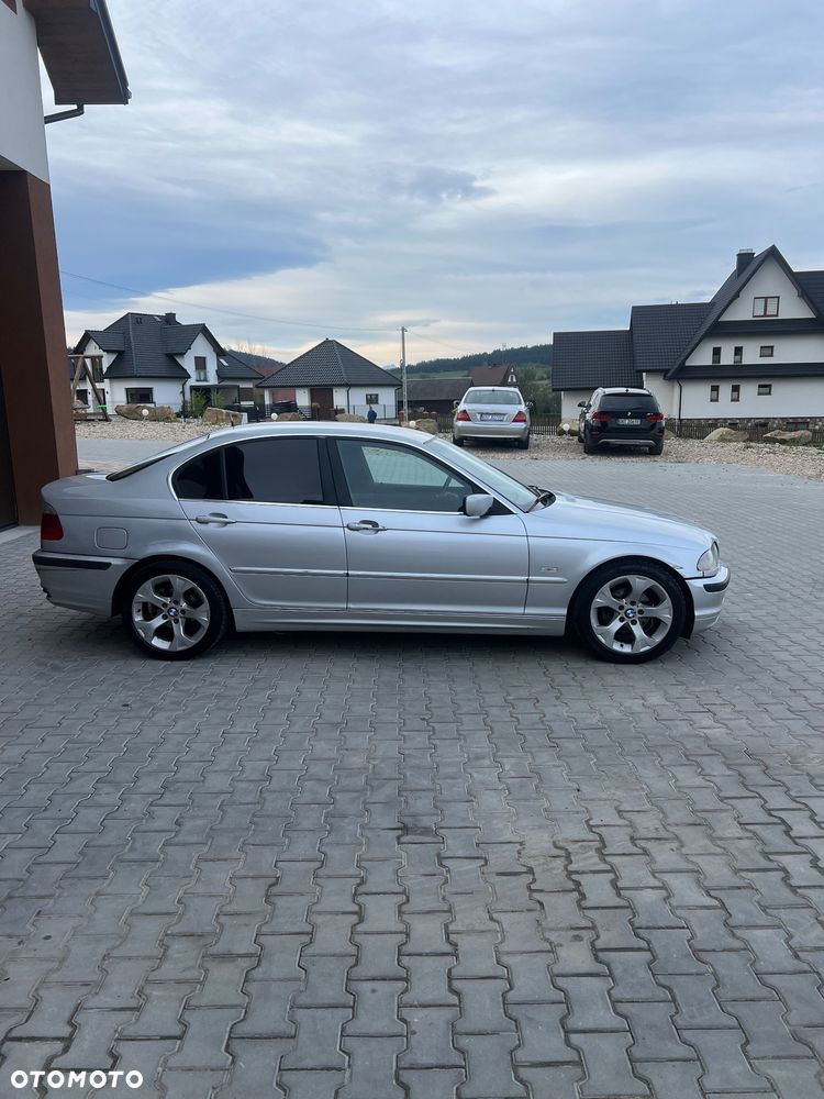 BMW Seria 3 323i - 5