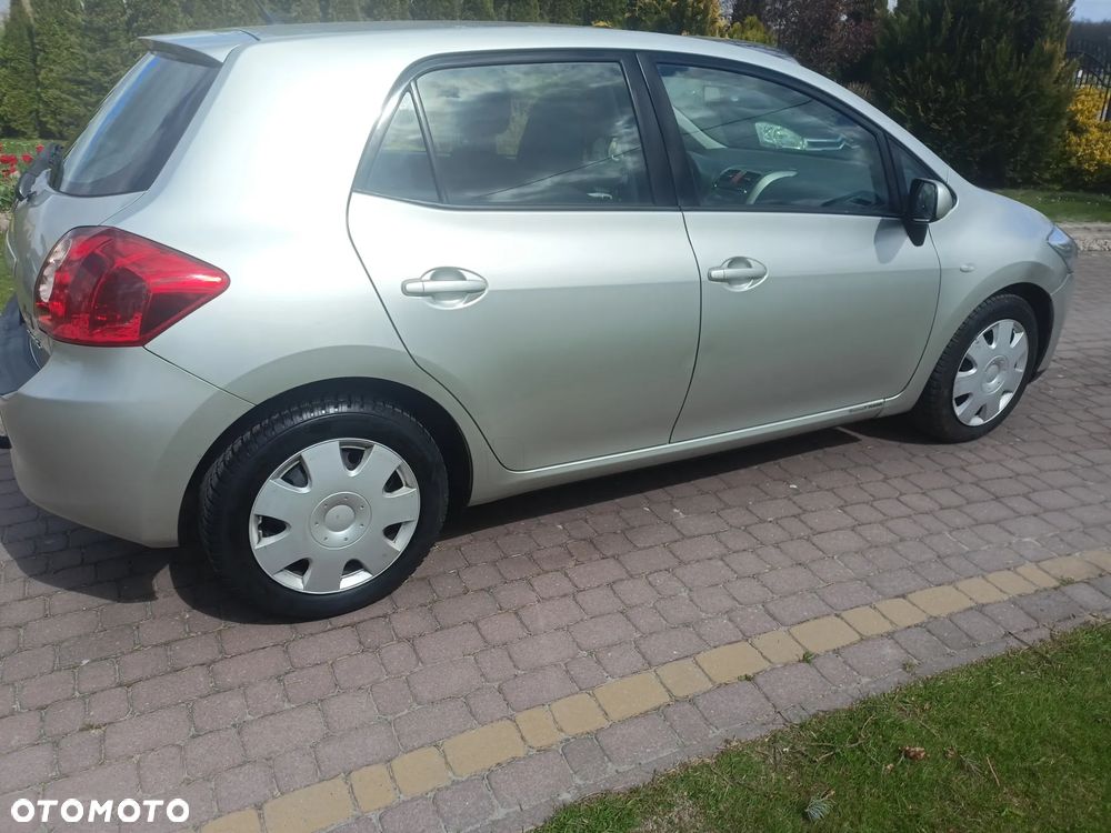 Toyota Auris 1.6 Executive - 4