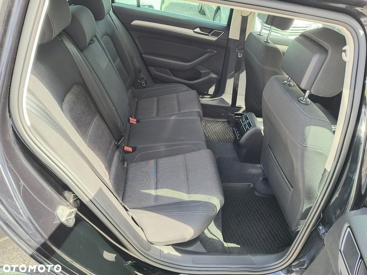 Volkswagen Passat - 16