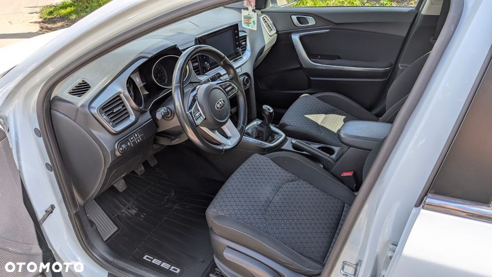 Kia Ceed 1.6 CRDi SCR M - 17