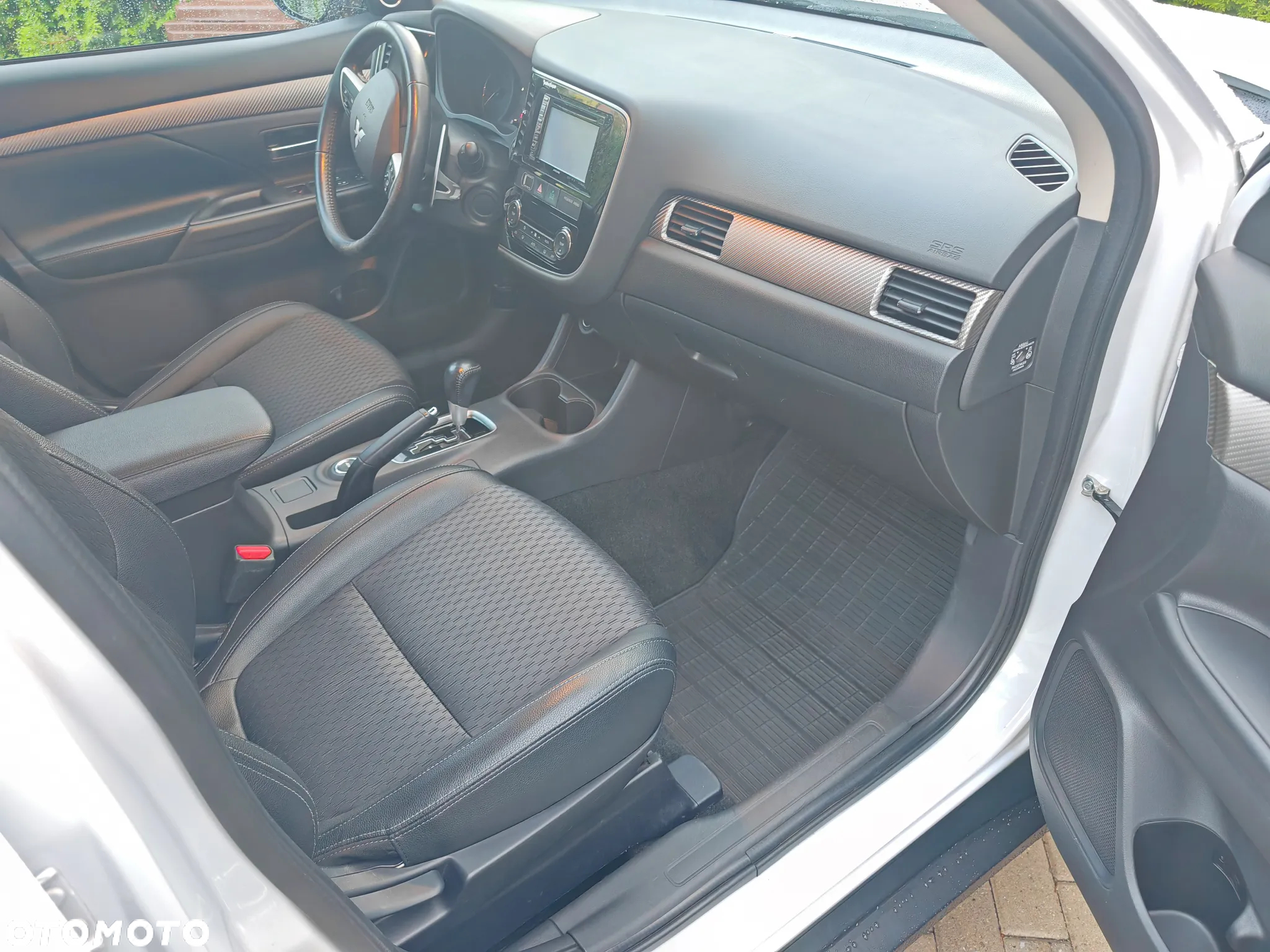 Mitsubishi Outlander 2.0 Instyle + 4WD CVT - 10