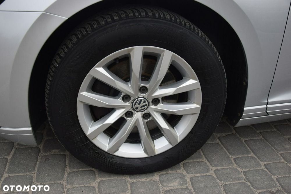 Volkswagen Passat - 9