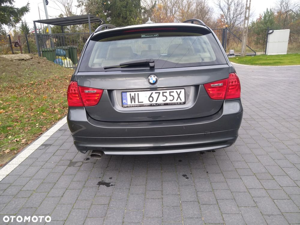 BMW Seria 3 318d DPF Touring - 23