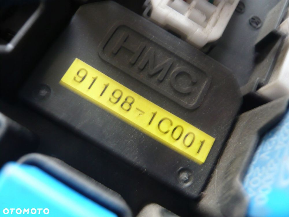 skrzynka bezpieczników 91198-1c001 hyundai getz - 2