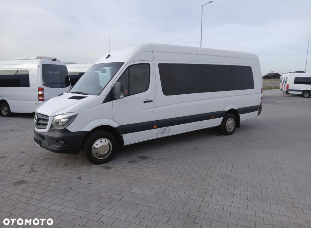 Mercedes-Benz 519 - 1