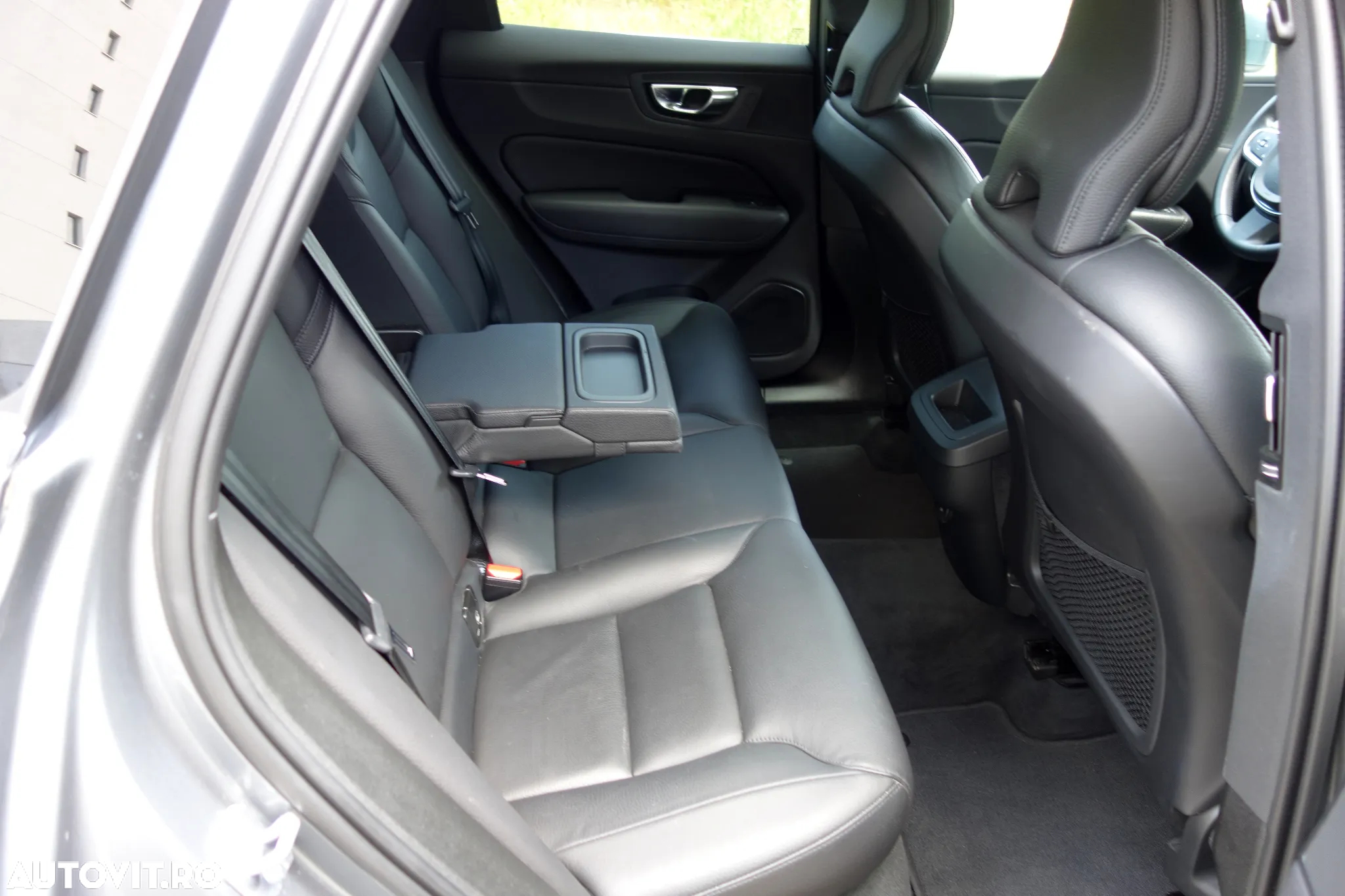 Volvo XC 60 B4 MHEV AT8 FWD Momentum - 18
