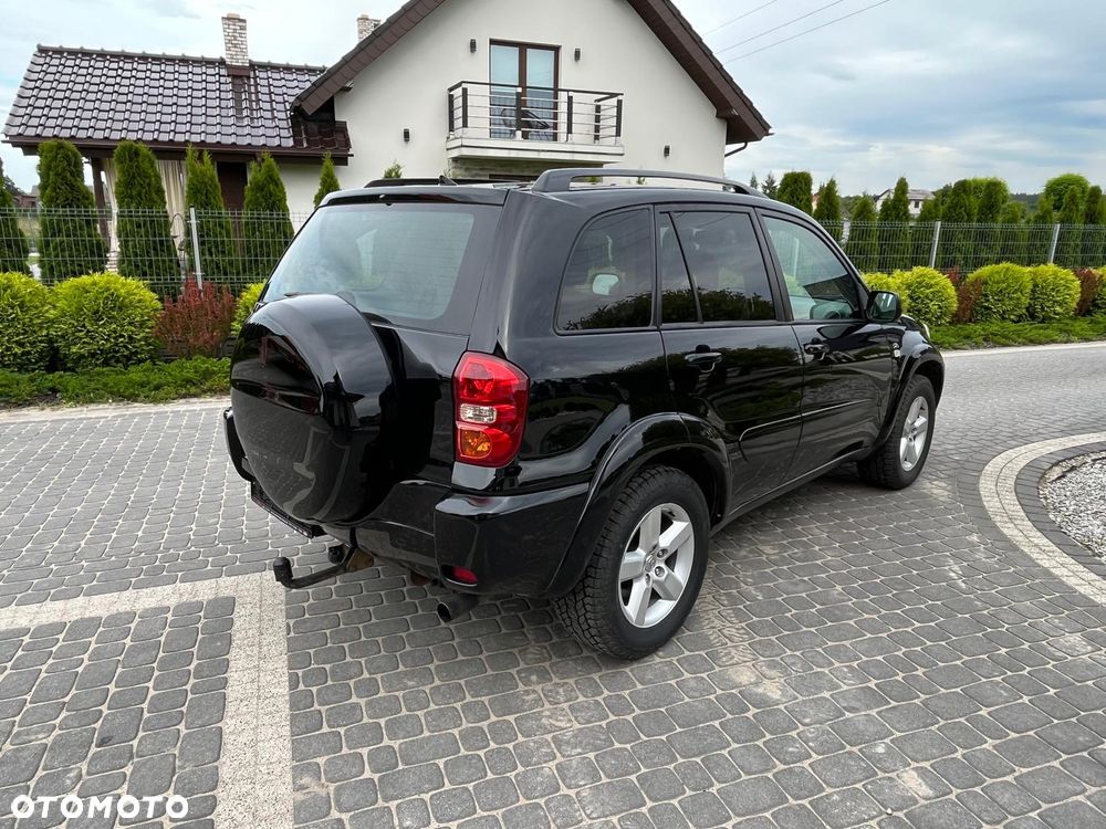 Toyota RAV4 D-4D 4x4 - 5