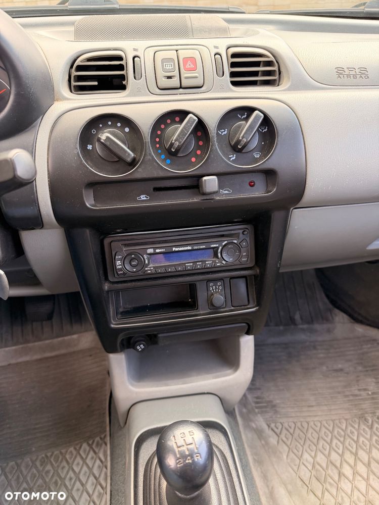 Nissan Micra 1.0 L - 9