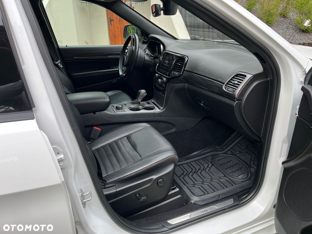 Jeep Grand Cherokee - 16