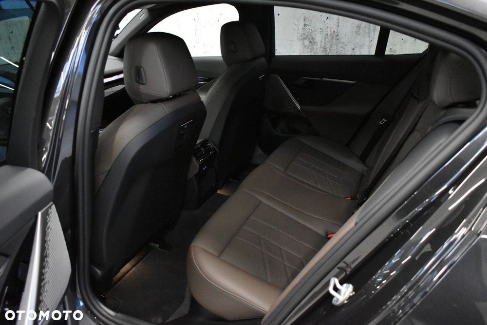 BMW Seria 5 520d xDrive mHEV M Sport - 23